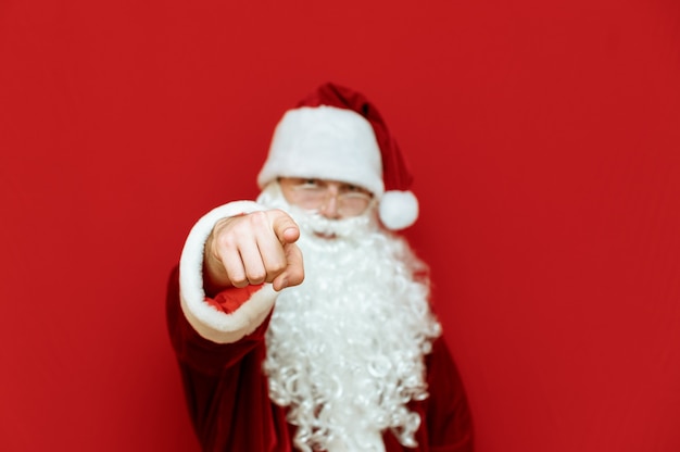 Portrait Homme Habillé En Père Noël