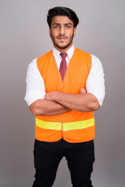 Portrait de l'homme indien homme d'affaires de travailleur de la construction