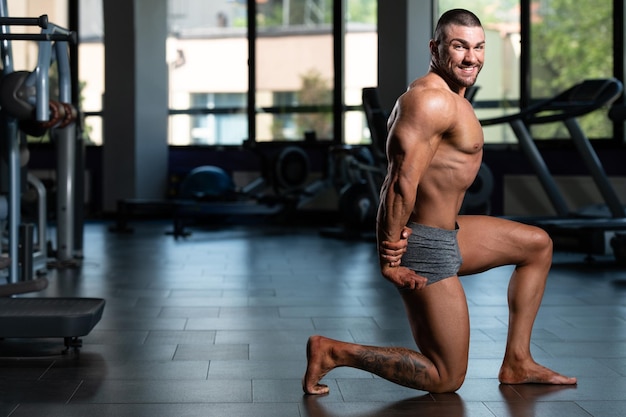 Portrait d'un homme musclé de remise en forme