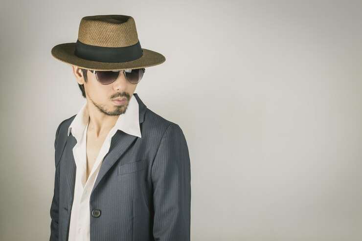 Photo portrait d'un homme portant un chapeau contre le mur