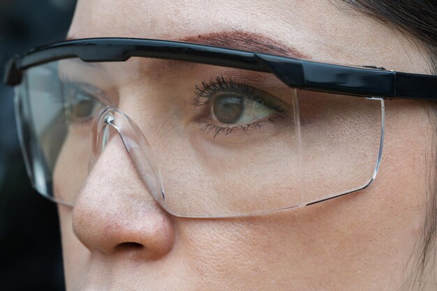 Photo portrait d'un homme portant des lunettes