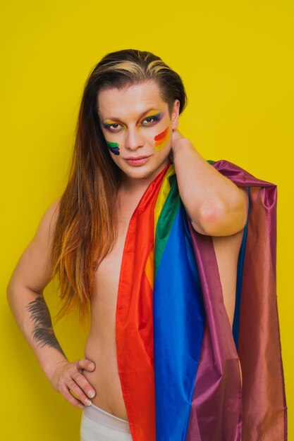 Photo portrait d'homme transsexuel, soutien conceptuel pour les gays, lesbiennes, transgenres et contre l'homophobie