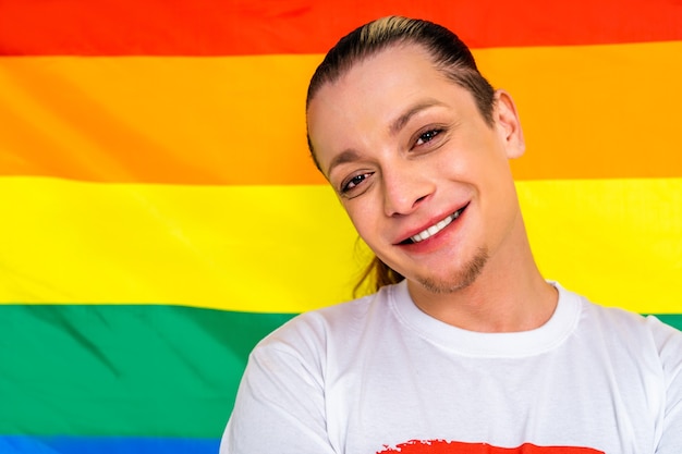 Portrait d'homme transsexuel, soutien conceptuel pour les gays, lesbiennes, transgenres et contre l'homophobie