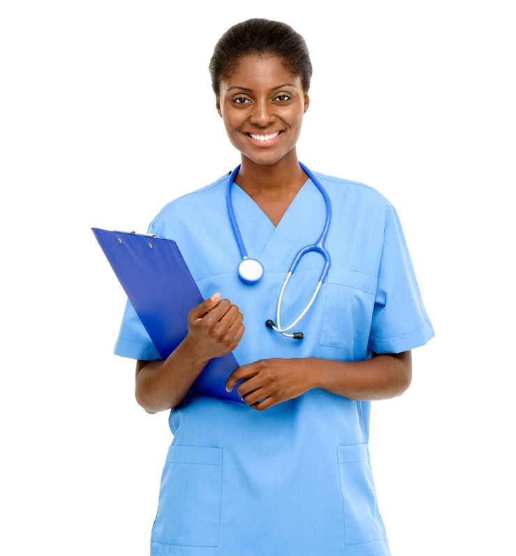 Photo portrait d'infirmière et de femme noire en studio avec un bloc-notes pour les notes, des informations sur les soins de santé ou des documents sur fond blanc liste de contrôle du travailleur médical et de la personne pour le rapport d'assurance, le script ou l'administrateur