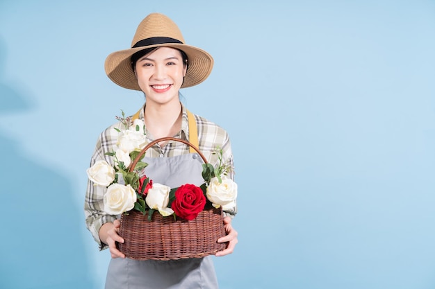 Portrait de jeune agricultrice asiatique