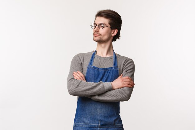 Portrait d'un jeune barista masculin