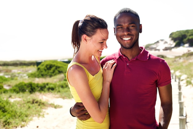 Portrait de jeune couple amoureux