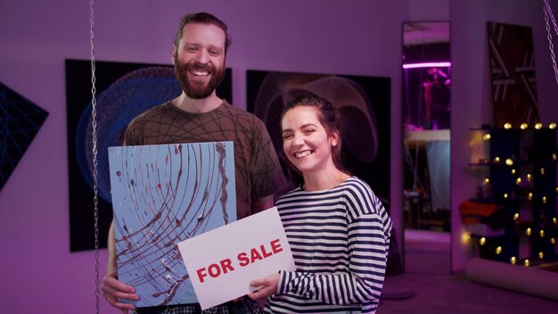 Photo portrait d'un jeune couple souriant