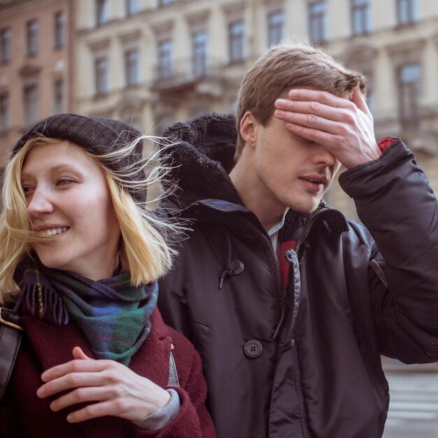 Photo portrait d'un jeune couple