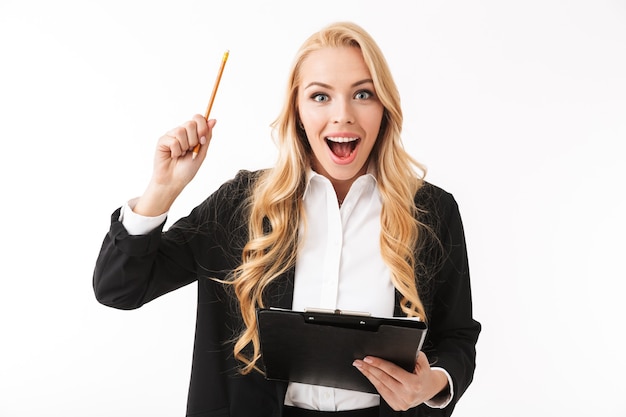 Portrait d'une jeune femme d'affaires heureuse