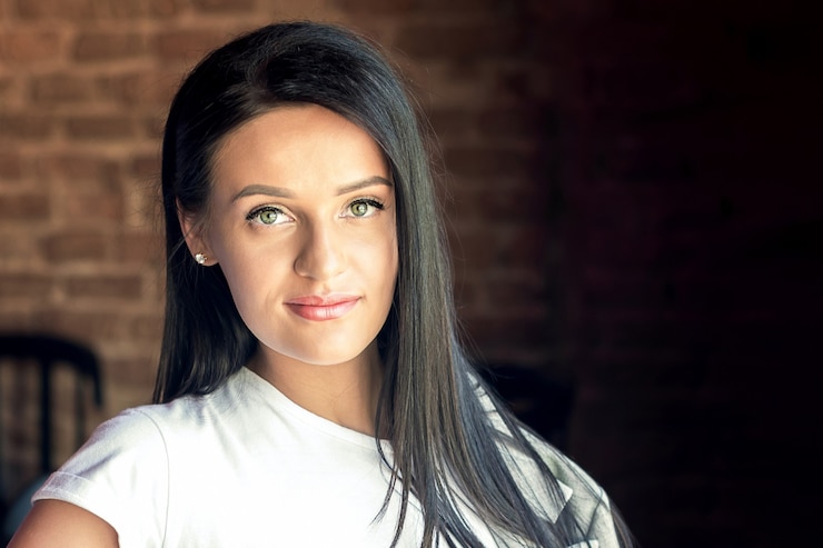Photo portrait de jeune femme d'affaires.