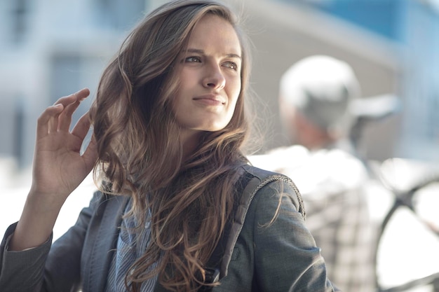 Portrait d&#39;une jeune femme d&#39;affaires