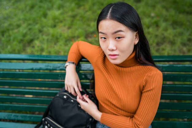 Portrait de jeune femme asiatique