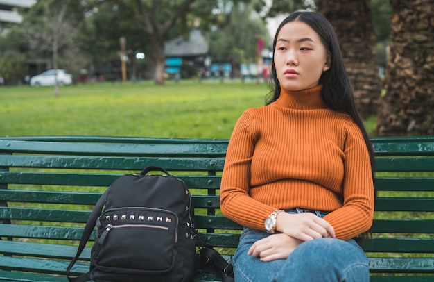 Portrait de jeune femme asiatique