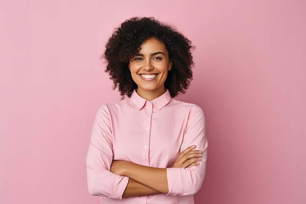 Photo portrait d'une jeune femme au magnifique sourire debout