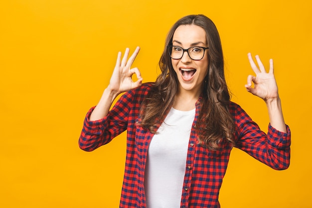 Portrait d'une jeune femme brune