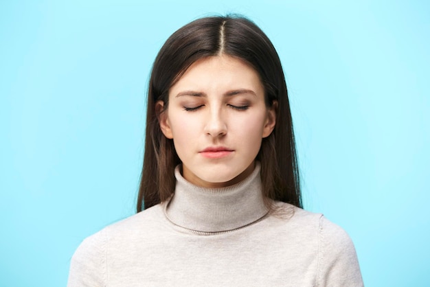 portrait d'une jeune femme caucasienne