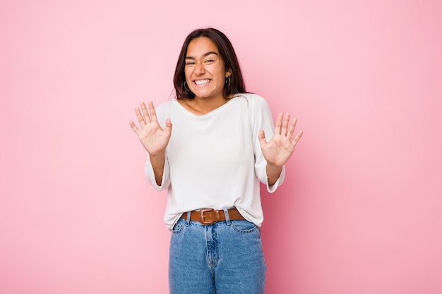 Portrait de jeune femme caucasienne