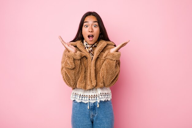 Portrait de jeune femme caucasienne