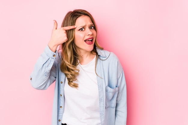 Portrait de jeune femme caucasienne