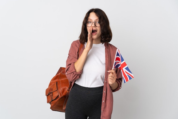 portrait jeune femme avec drapeau et sac à dos