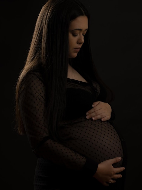 Portrait de jeune femme enceinte