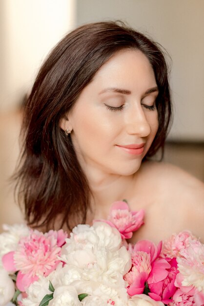 Portrait, jeune, femme, fleurs