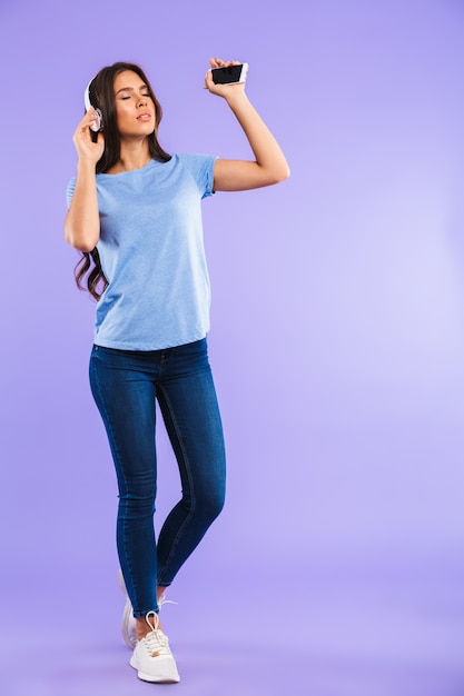 Portrait d'une jeune femme heureuse