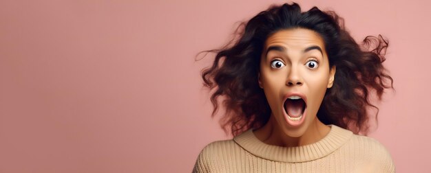 Photo portrait de jeune femme indienne excitée, ravie et choquée incroyable regardant la caméra et écartant les mains isolé sur fond publicité generative ai