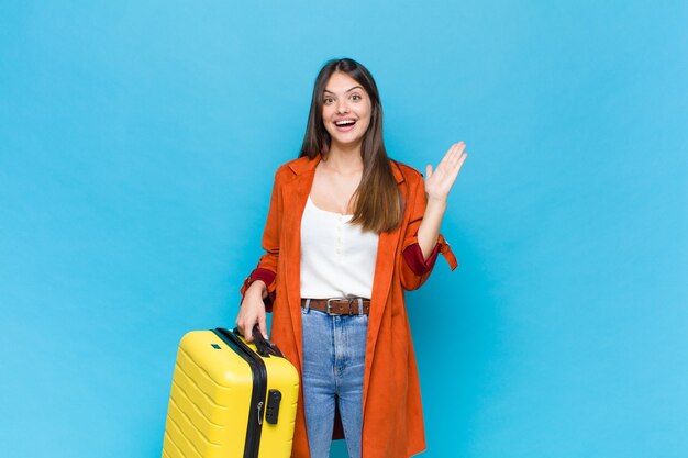 Portrait de jeune femme joyeuse