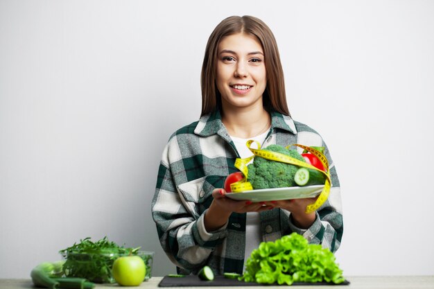 Portrait, jeune, femme, legumes