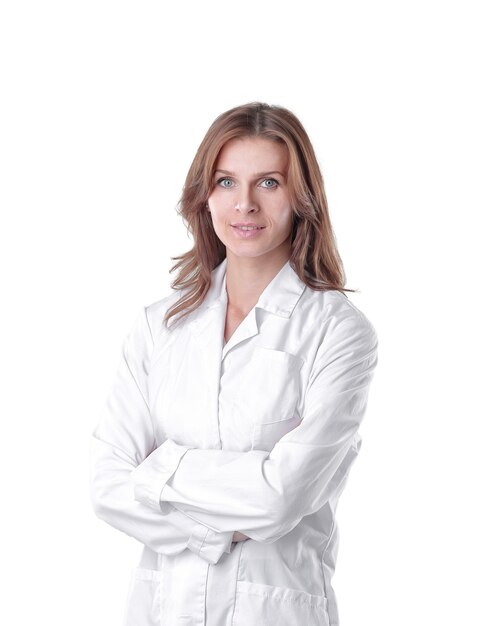 Portrait de jeune femme médecin isolé sur blanc