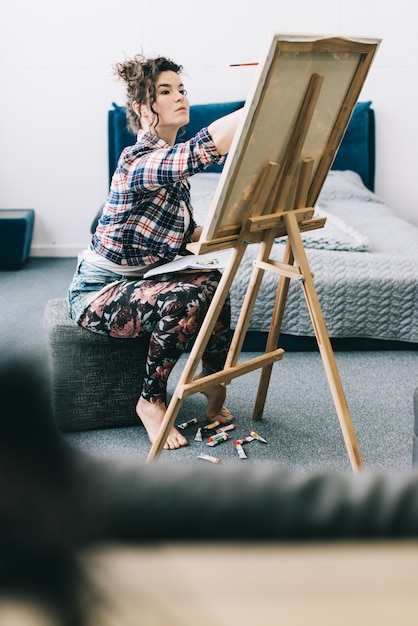 Portrait, de, a, jeune femme, peintre, dessin