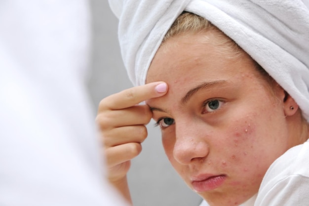 Portrait d'une jeune femme portant le hijab