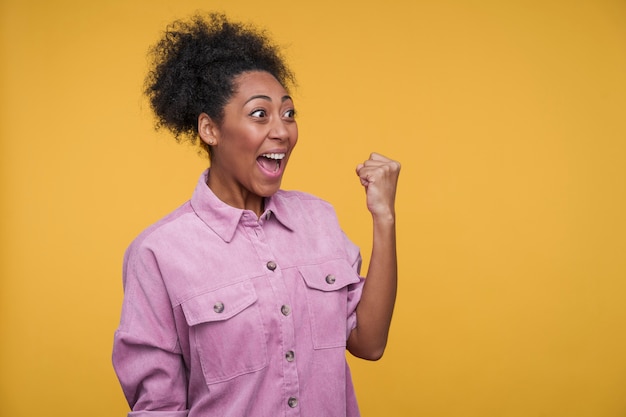 portrait, de, a, jeune femme, regarder, excité