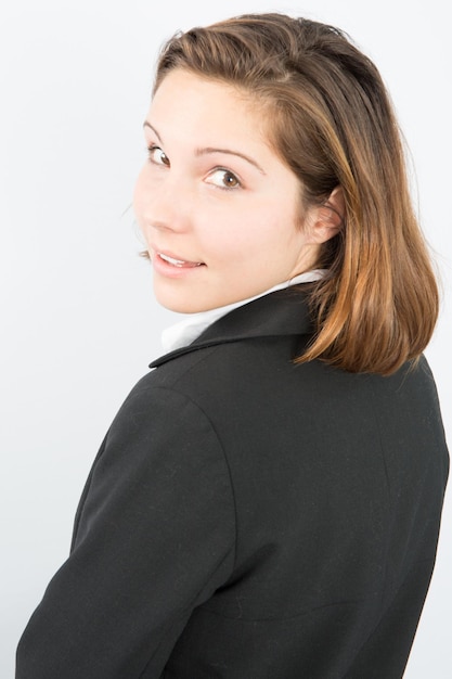 Portrait d'une jeune femme souriante