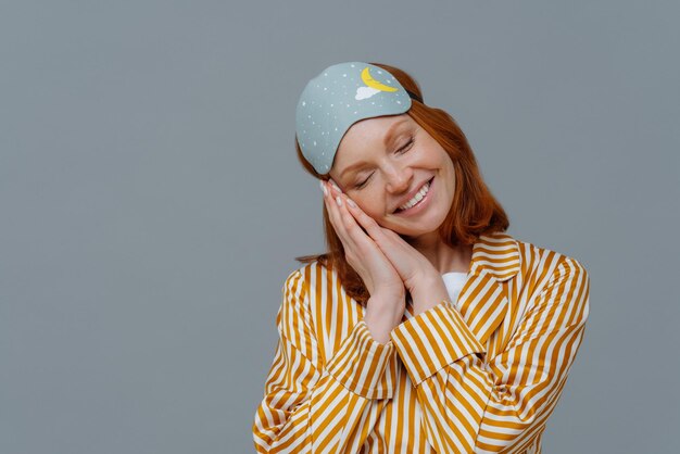 Portrait d'une jeune femme souriante