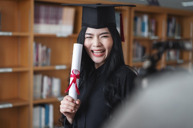 Portrait d'une jeune femme souriante