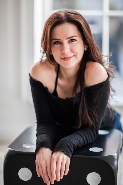 Photo portrait d'une jeune femme souriante