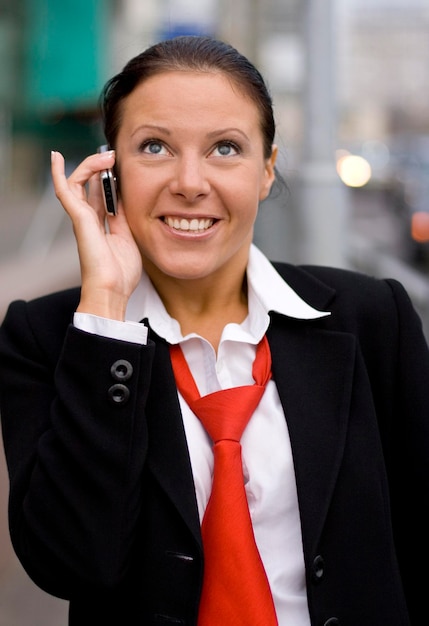 Photo portrait d'une jeune femme souriante