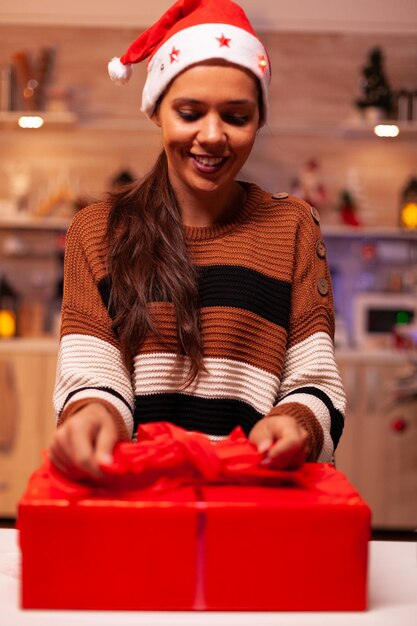 Photo portrait d'une jeune femme souriante