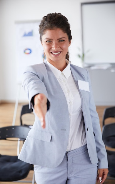 Portrait d'une jeune femme souriante