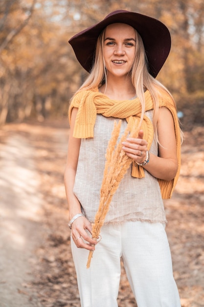 Photo portrait d'une jeune femme souriante