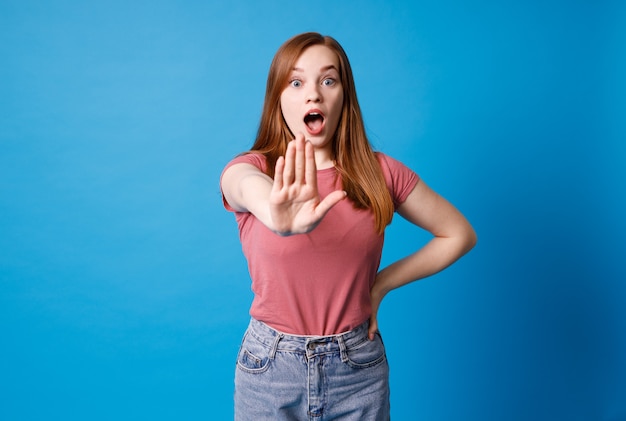 Portrait de jeune femme souriante