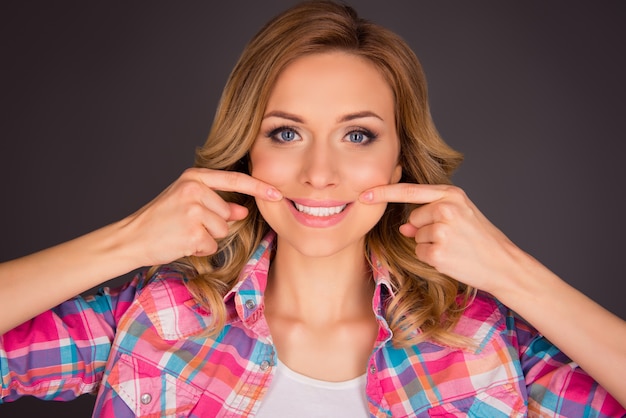 Portrait, de, a, jeune femme, sourire