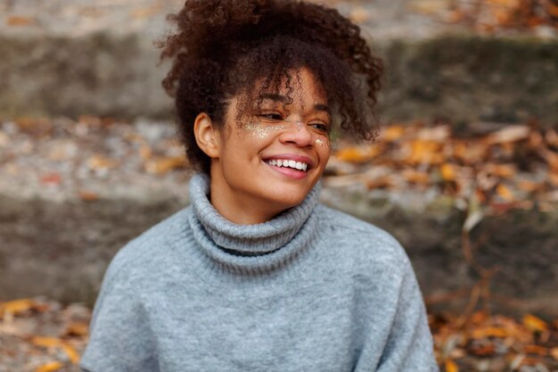 Photo portrait d'une jeune femme