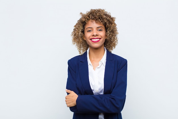 portrait de jeune fille sur fond blanc