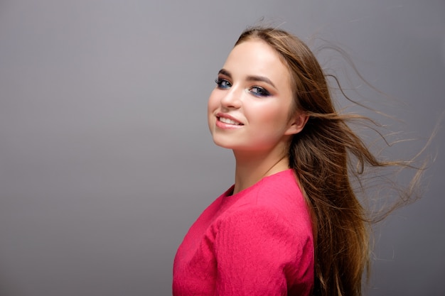 Portrait de jeune fille avec maquillage