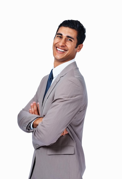 Portrait d'un jeune homme d'affaires heureux souriant avec les mains jointes sur fond blanc