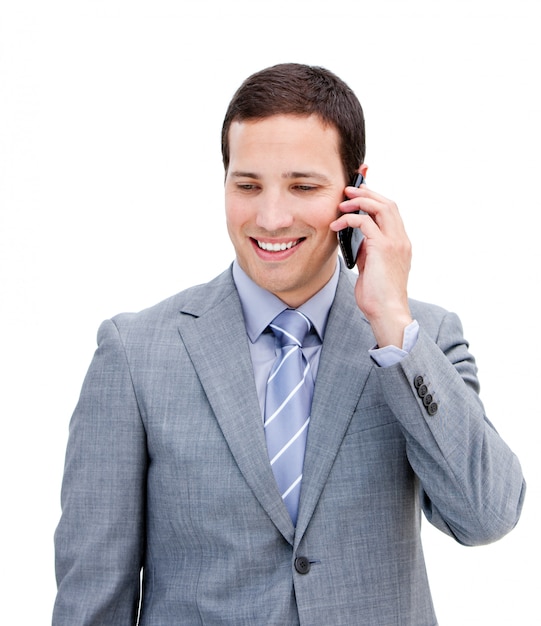 Portrait d&#39;un jeune homme d&#39;affaires sur le téléphone